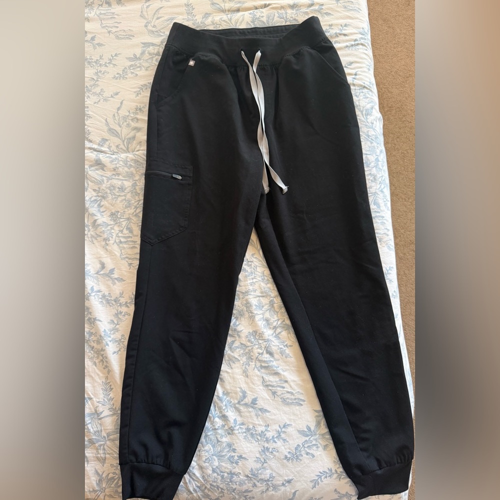 Figs Women’s Zamora Scrub Pants in Black- Size: Medium